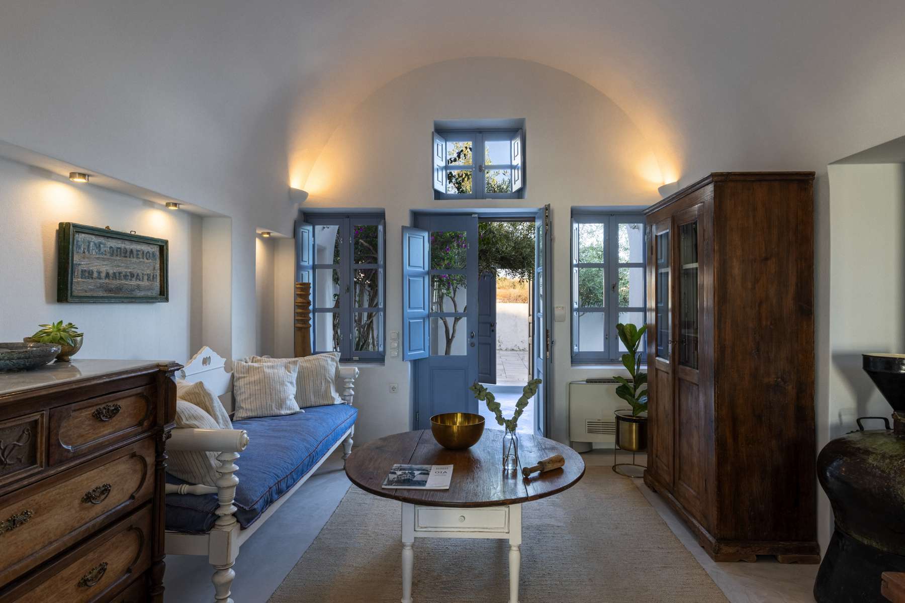 Spitia_Santorini_Blue_Door_Villa_09